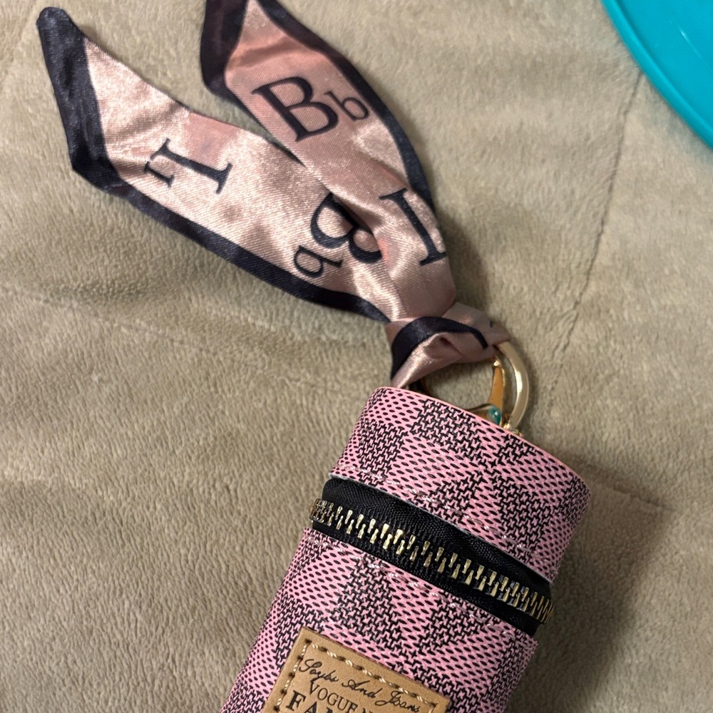 Pink Patterned Keychain Holder - Picture 4 of 8